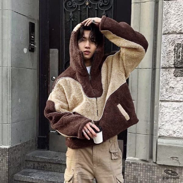 Oversized fit with piping details, a masked zipper closure, and sherpa fur lining – made for the streets and the cold (Coffee)