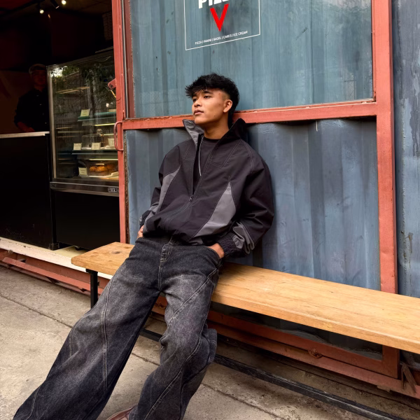 Black Two-Toned Windbreaker – Thread Work 3-Layer Water-Resistant Jacket